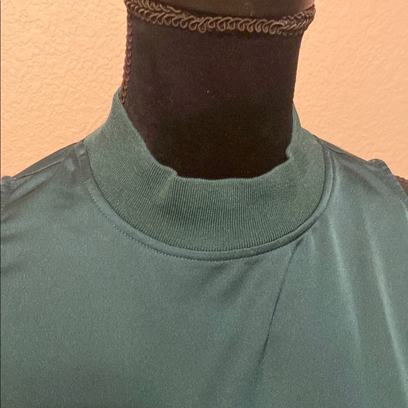Green Sleeveless High Collar Top - Picture 2 of 9